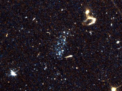 “蓝色斑点”揭示一种新的星系