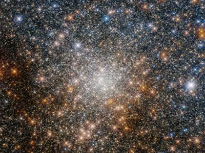 哈勃太空望远镜拍摄壮观的人马座球状星团Terzan 9