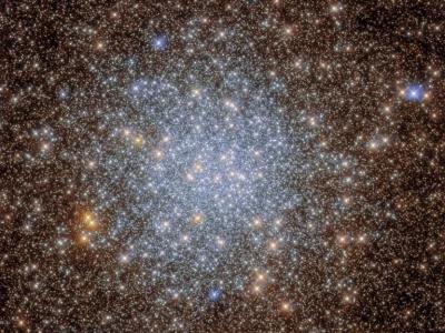 哈勃太空望远镜拍摄的人马座球状星团NGC 6569