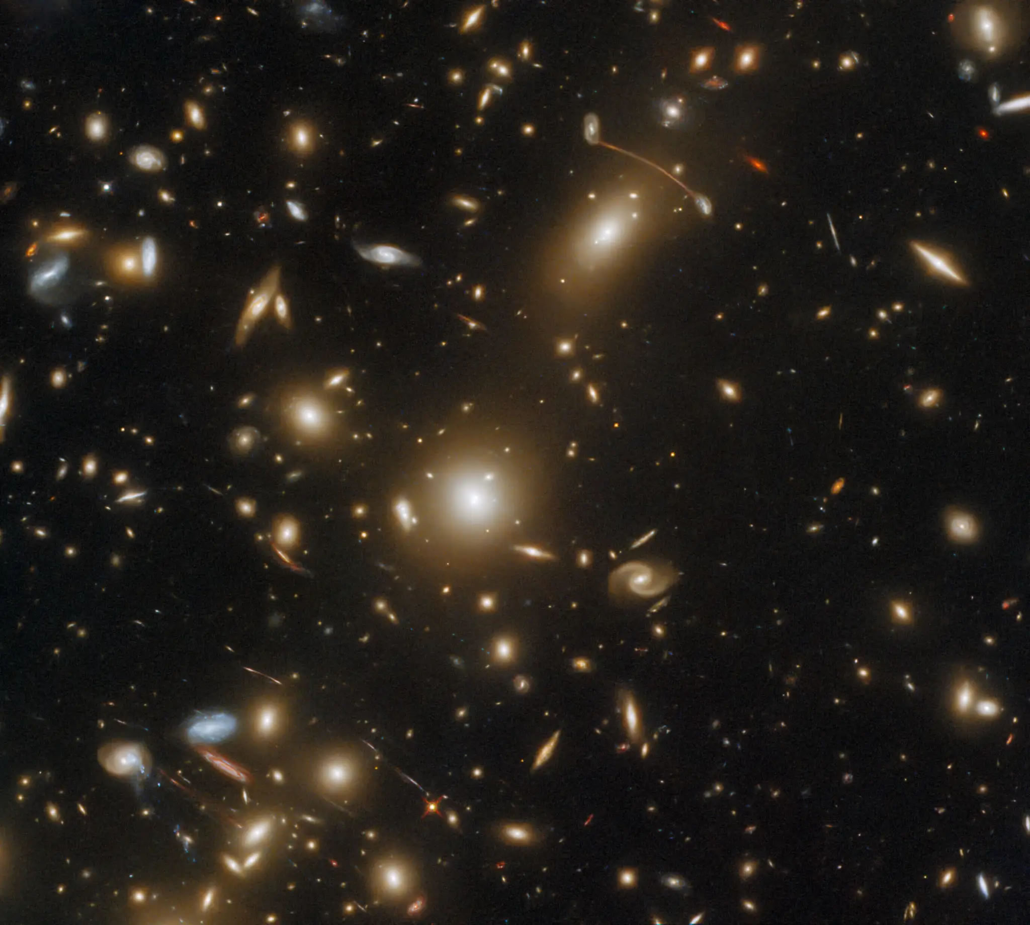 哈勃太空望远镜拍摄巨大星系团Abell 1351 扭曲了时空