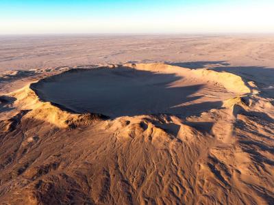 毛里塔尼亚的泰诺摩尔陨石坑：地球上保存最好的陨石坑位于撒哈拉沙漠深处