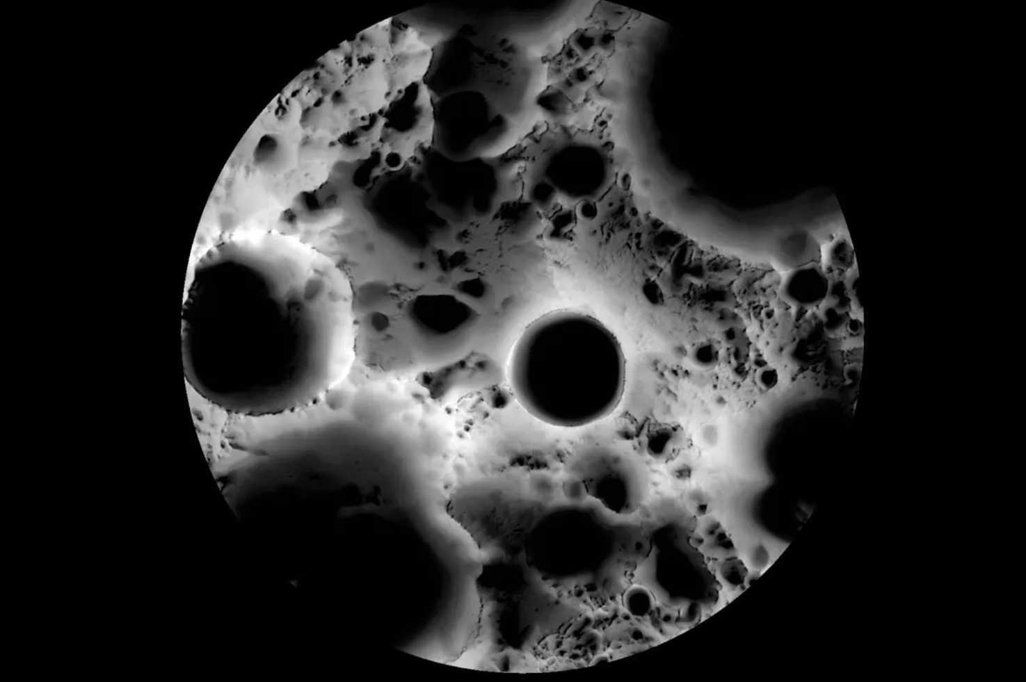 月球所承受的撞击次数是其表面所能看到的两倍