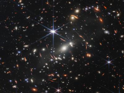 詹姆斯·韦伯太空望远镜首张影像曝光 凝望宇宙最深处