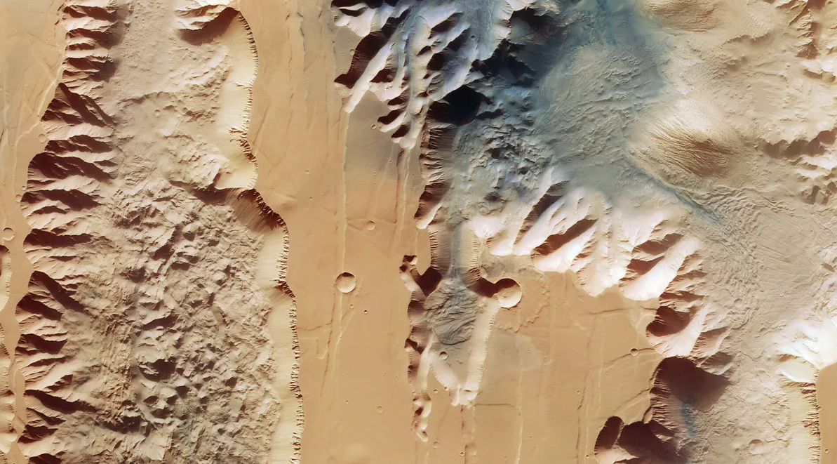 欧空局发布太阳系最大峡谷——火星Valles Marineris新图像