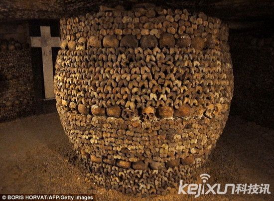 巴黎神秘的死亡之都     地下墓室隐藏600多万具尸骨