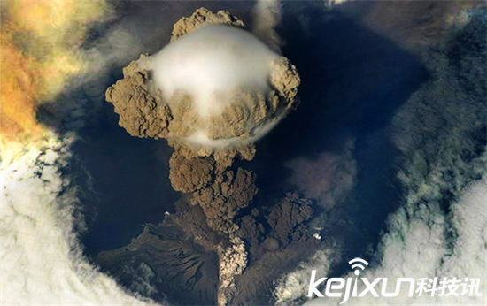 外太空看地球十大奇景 宇航员目睹火山爆发