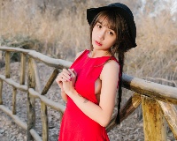 美女模特胡杨林里的夏美酱第2集高清图片